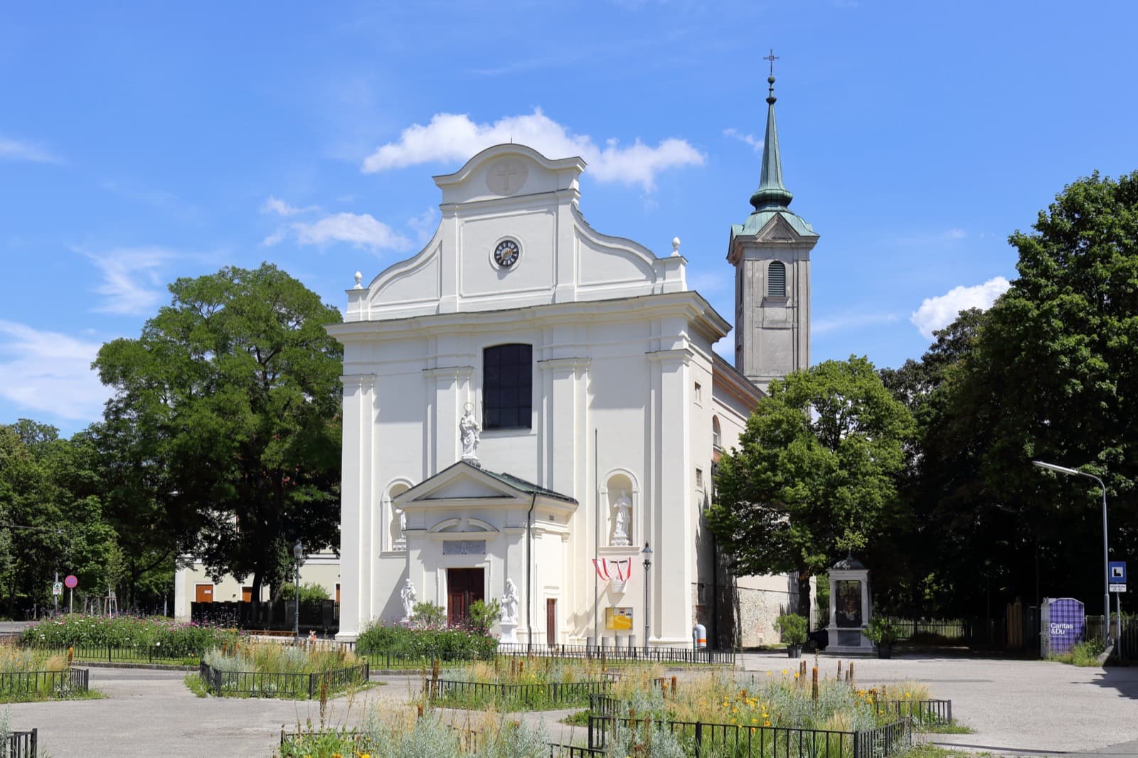 Westansicht der Pfarr- und Wallfahrtskirche Mariabrunn