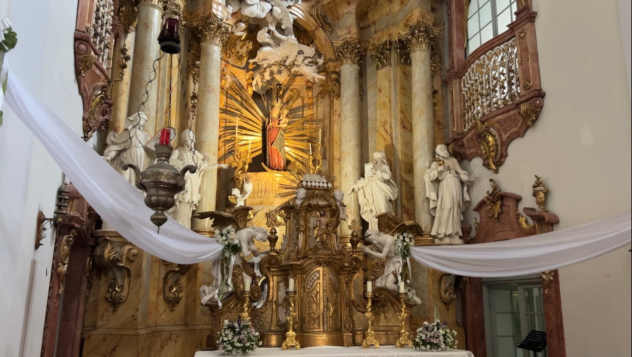 Der Hochaltar mit dem Gnadenbild