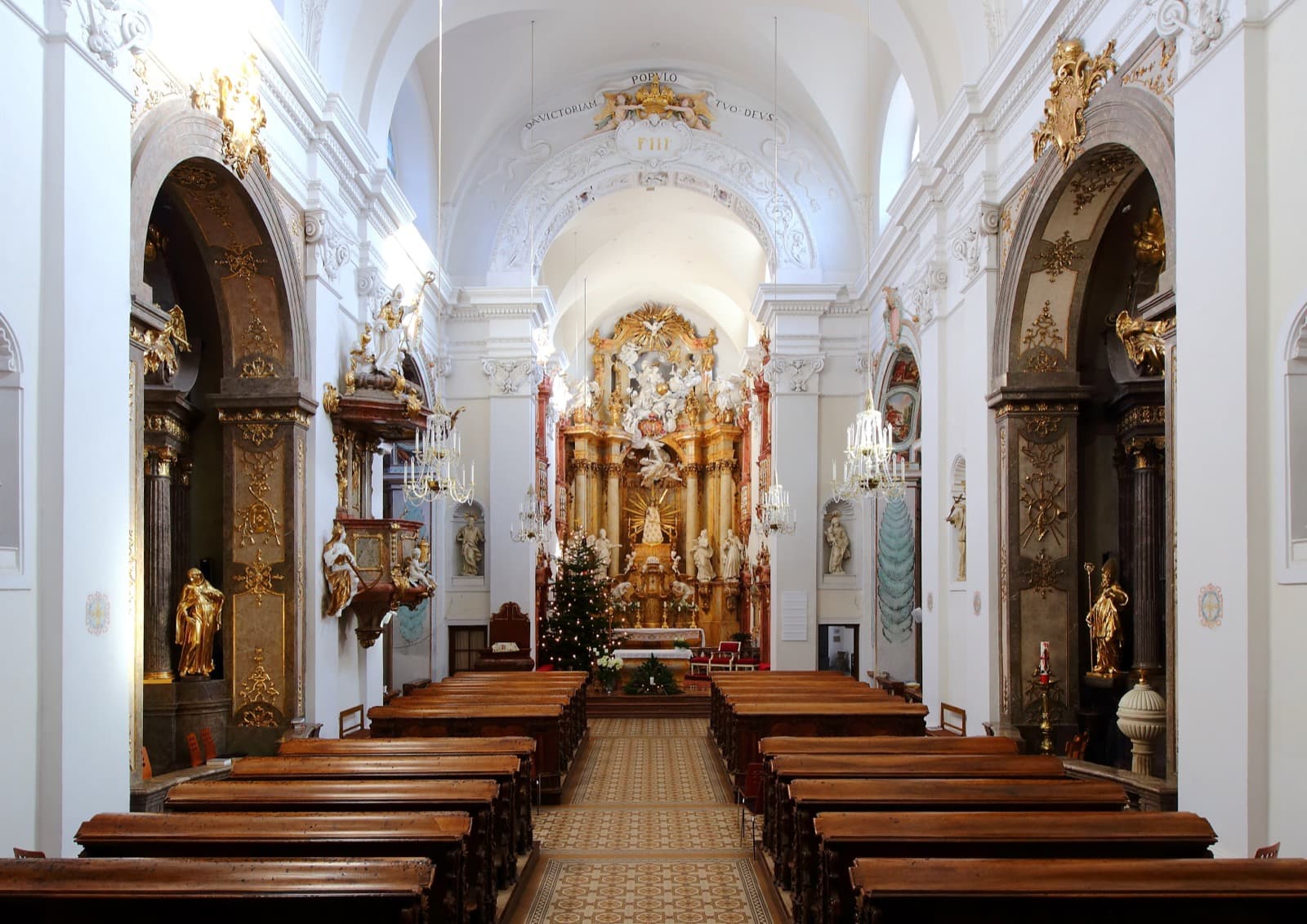 Innenraum der Kirche Mariabrunn
